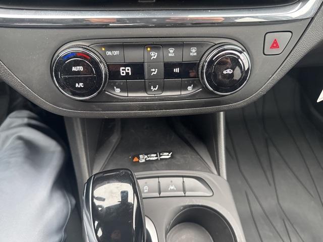 new 2025 Buick Envista car, priced at $24,125