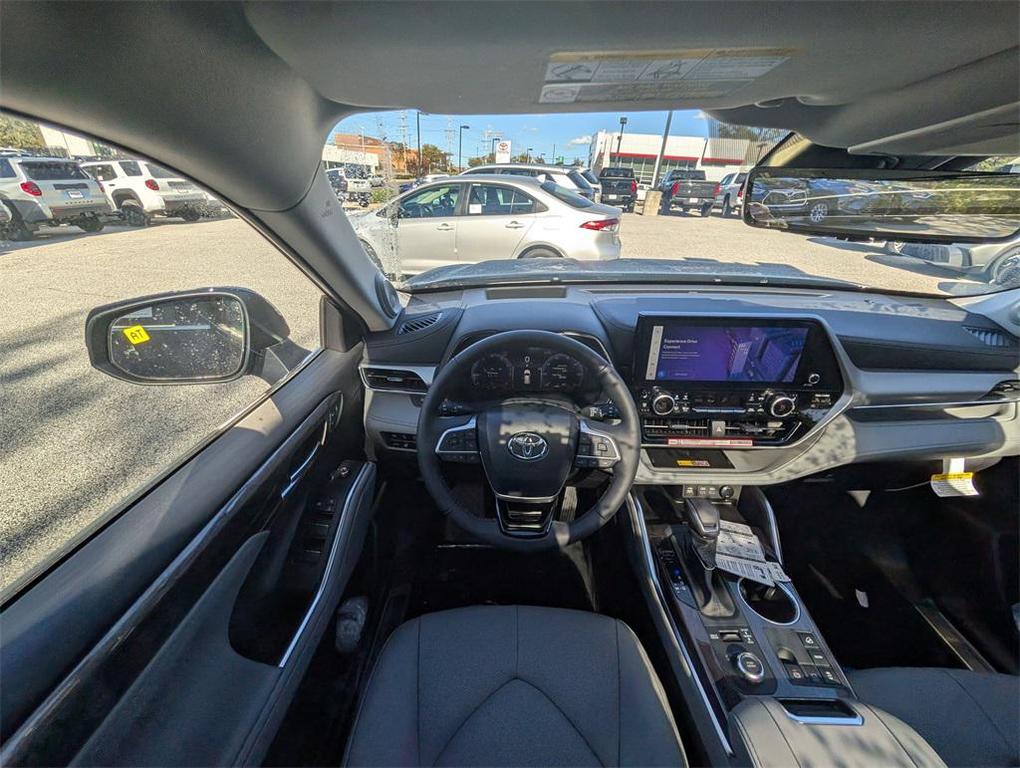 new 2025 Toyota Highlander car, priced at $54,220