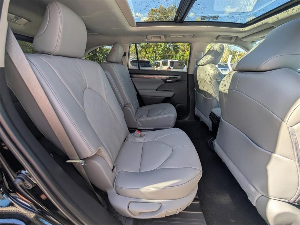 new 2025 Toyota Highlander car, priced at $54,220