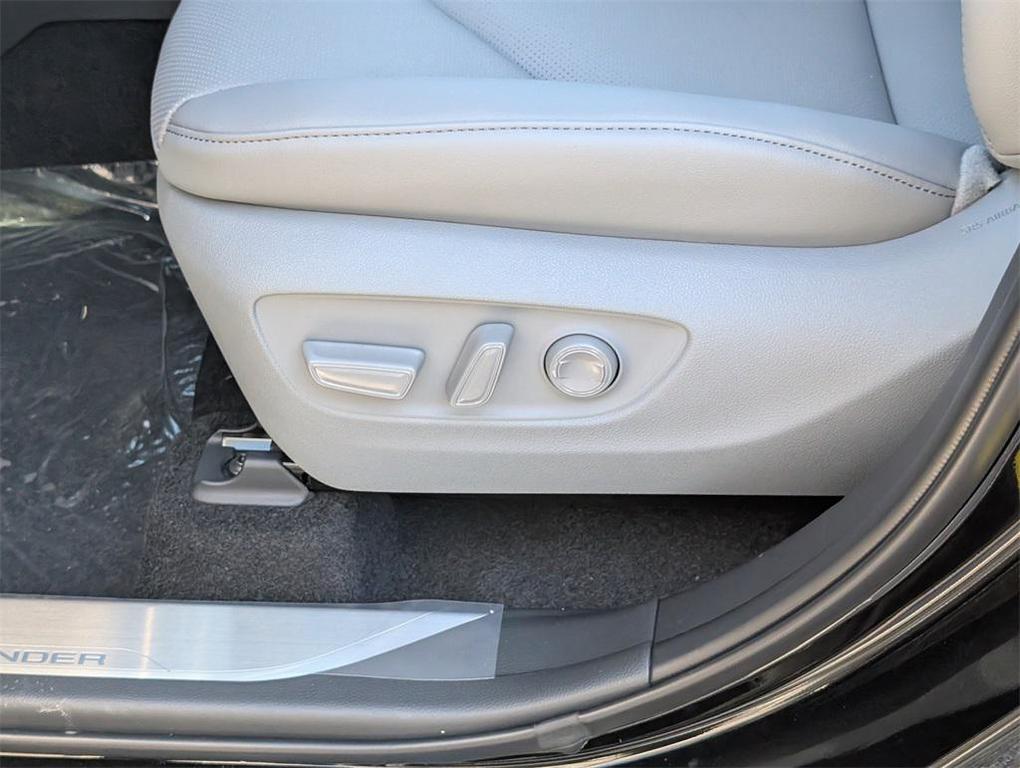 new 2025 Toyota Highlander car, priced at $54,220
