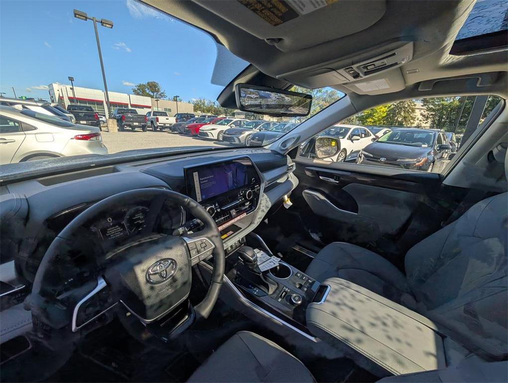 new 2025 Toyota Highlander car, priced at $54,220