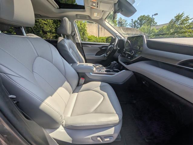 used 2023 Toyota Highlander Hybrid car, priced at $40,988