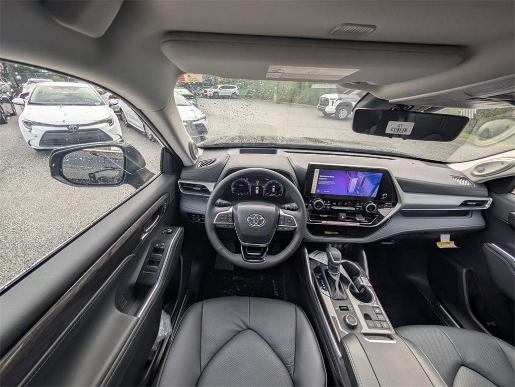 new 2025 Toyota Highlander car, priced at $54,220