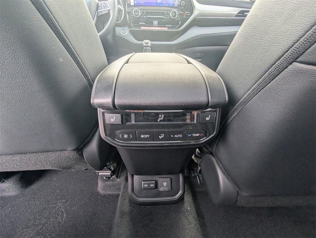 new 2025 Toyota Highlander car, priced at $54,220