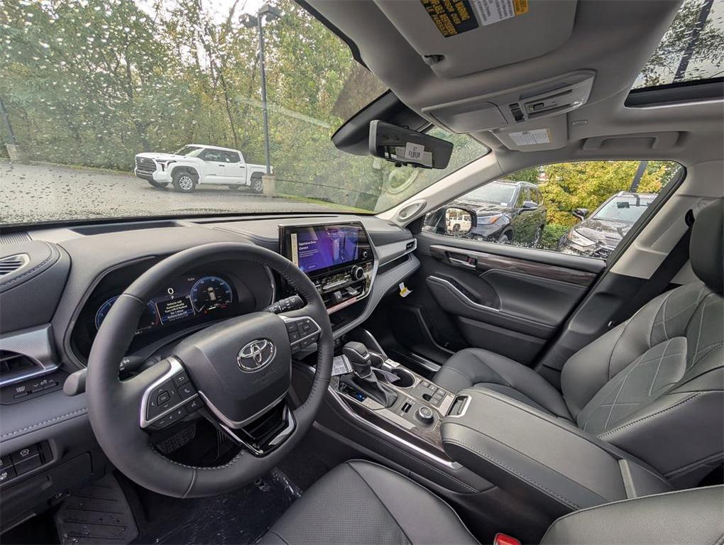 new 2025 Toyota Highlander car, priced at $54,220