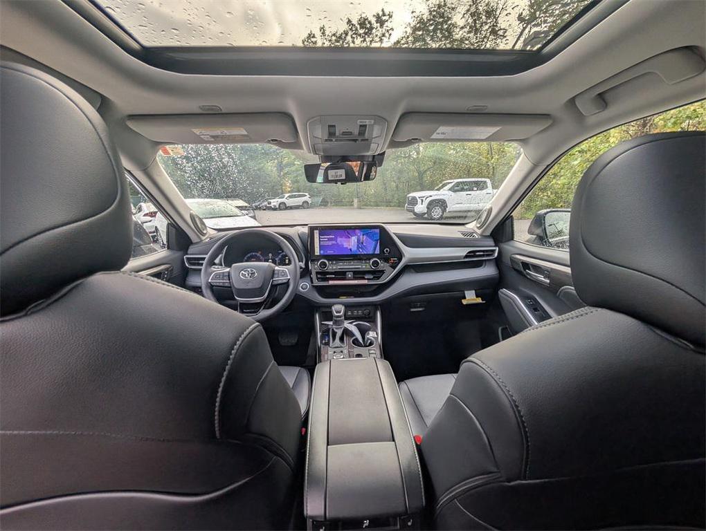 new 2025 Toyota Highlander car, priced at $54,220