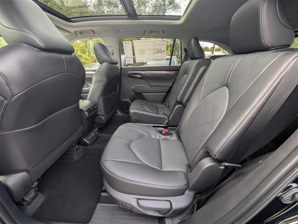 new 2025 Toyota Highlander car, priced at $54,220