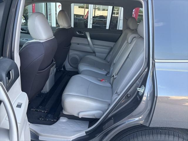 used 2013 Toyota Highlander car, priced at $14,488