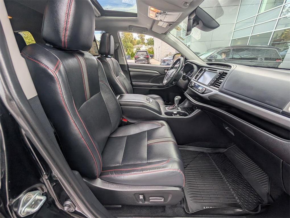 used 2019 Toyota Highlander car, priced at $24,988