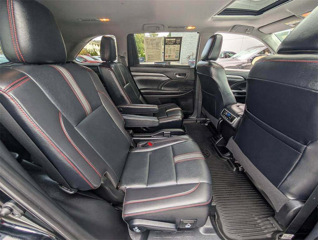 used 2019 Toyota Highlander car, priced at $24,988
