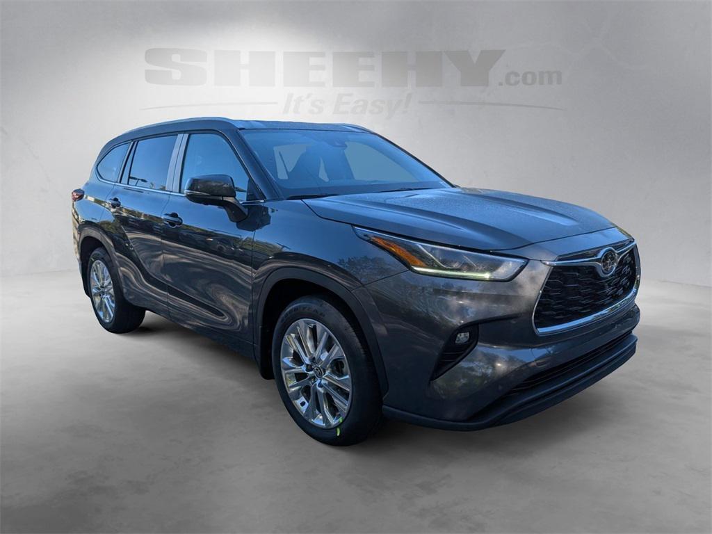 new 2025 Toyota Highlander car, priced at $52,353