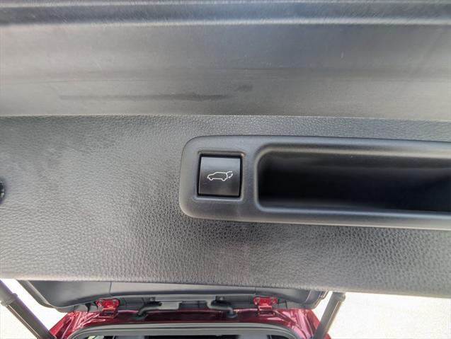 used 2022 Toyota Highlander car, priced at $36,588