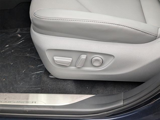 new 2025 Toyota Highlander car, priced at $53,675