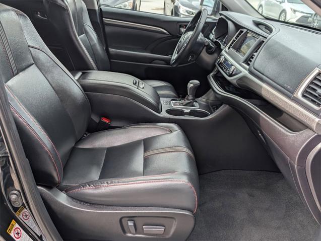 used 2019 Toyota Highlander car, priced at $26,288