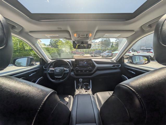 used 2022 Toyota Highlander car, priced at $35,988