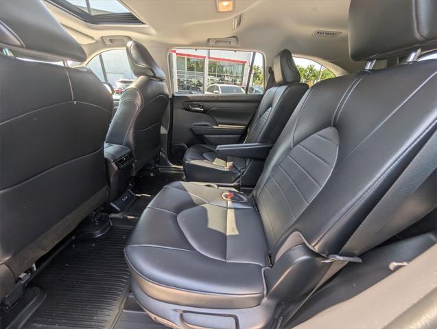 used 2022 Toyota Highlander car, priced at $35,988