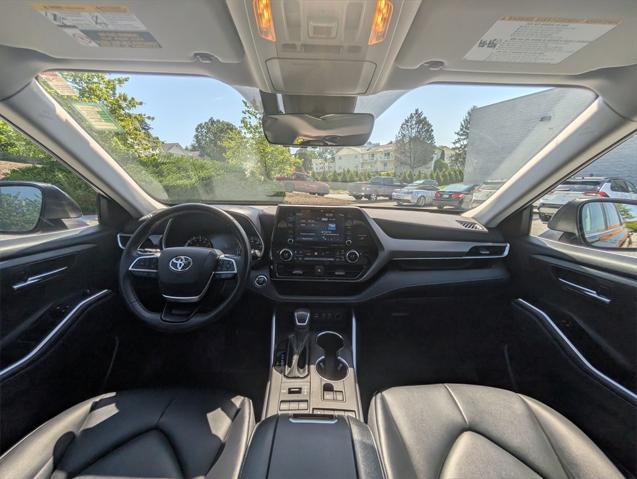 used 2022 Toyota Highlander car, priced at $35,988