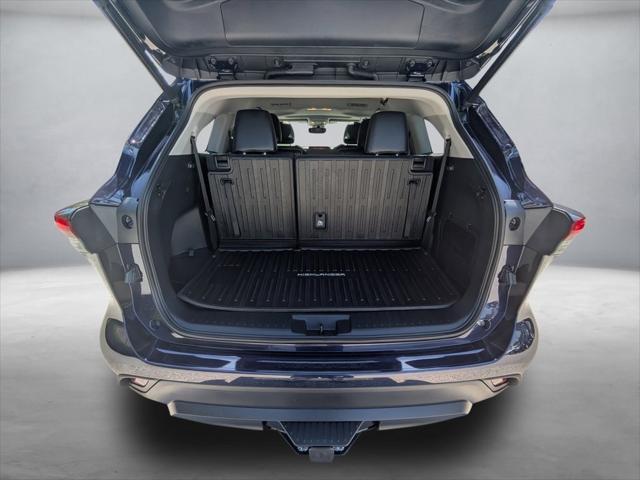 used 2022 Toyota Highlander car, priced at $35,988