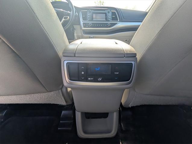 used 2014 Toyota Highlander car, priced at $15,980