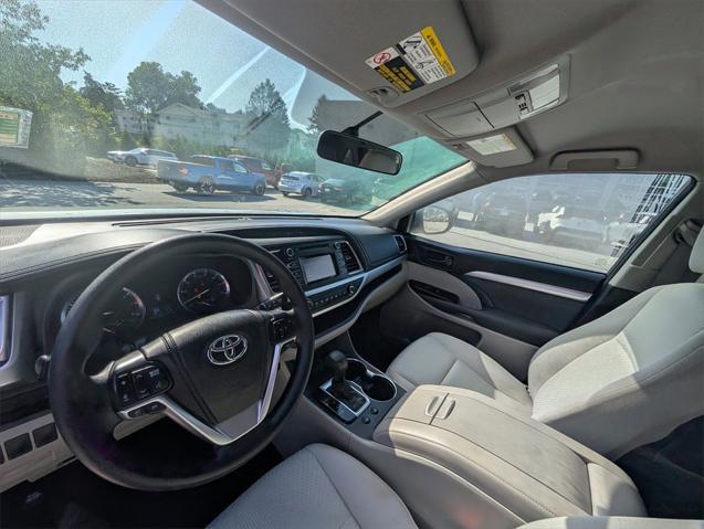 used 2014 Toyota Highlander car, priced at $15,980