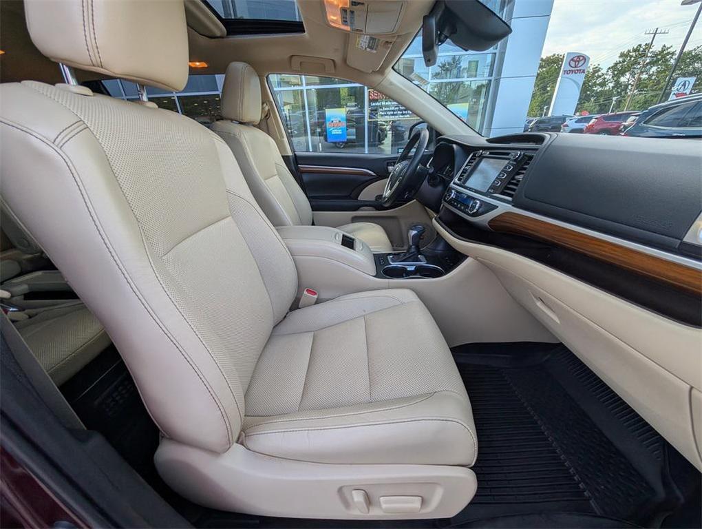 used 2019 Toyota Highlander Hybrid car, priced at $20,588