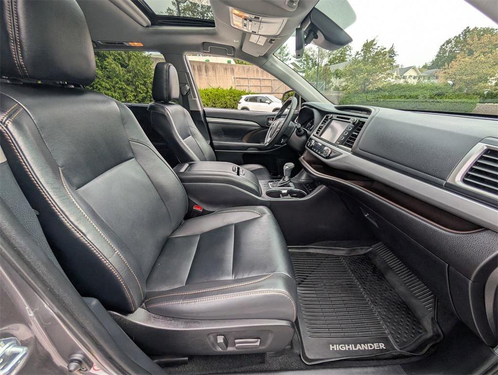 used 2019 Toyota Highlander car, priced at $23,970
