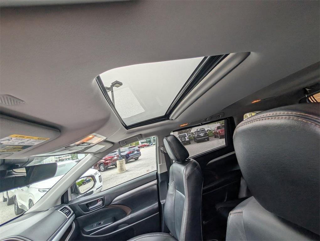 used 2019 Toyota Highlander car, priced at $23,970