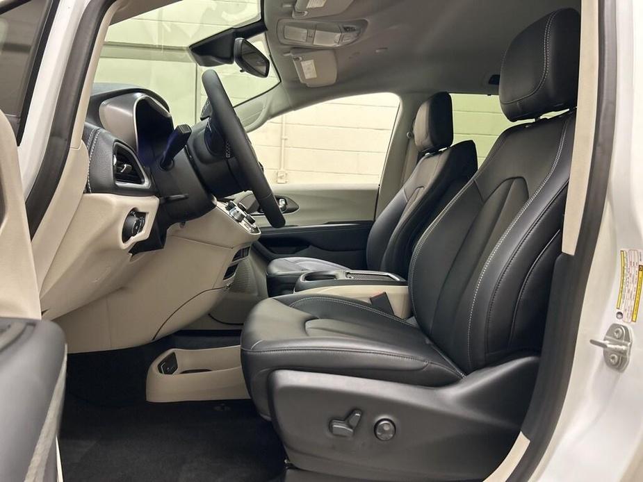 new 2024 Chrysler Pacifica car, priced at $40,811