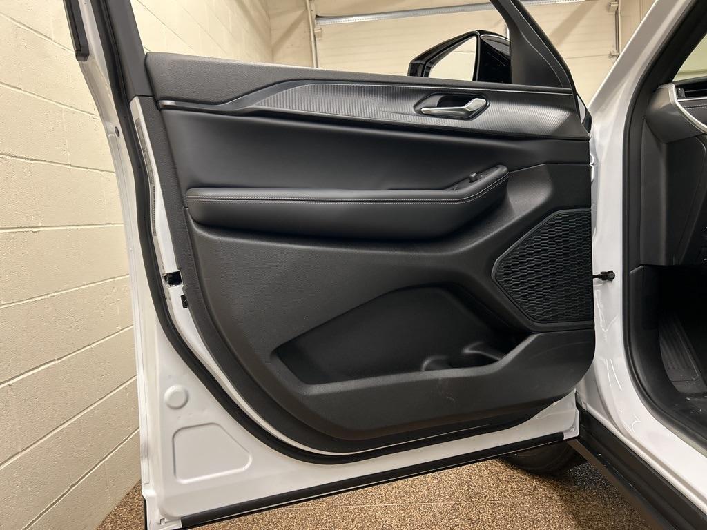 new 2025 Jeep Grand Cherokee L car, priced at $44,208