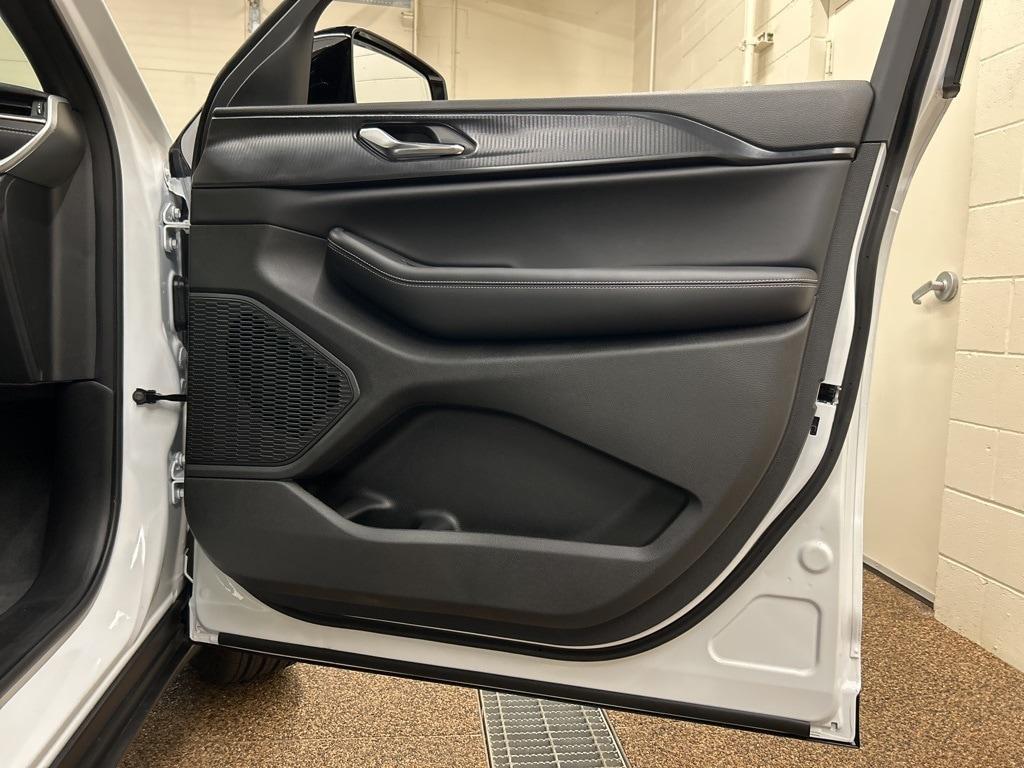 new 2025 Jeep Grand Cherokee L car, priced at $44,208