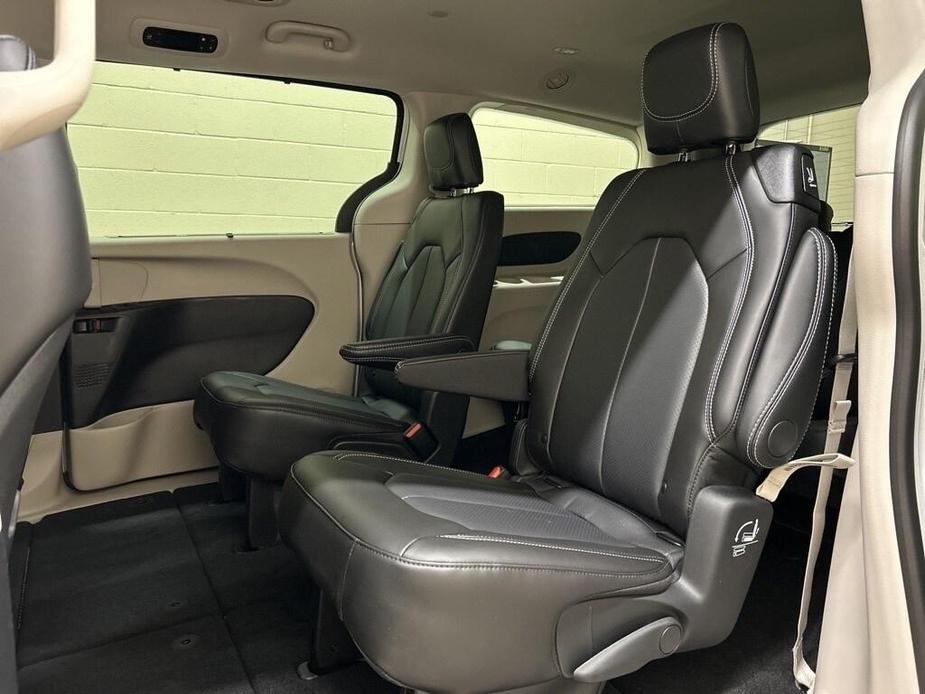 new 2024 Chrysler Pacifica car, priced at $40,811