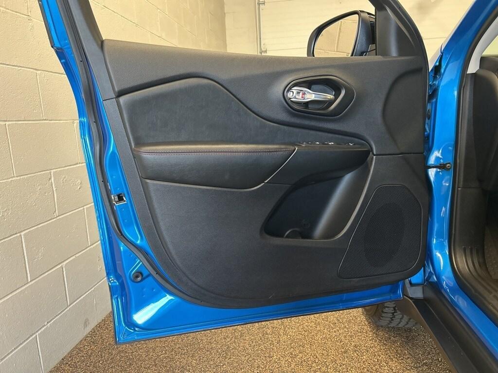 used 2022 Jeep Cherokee car, priced at $31,990