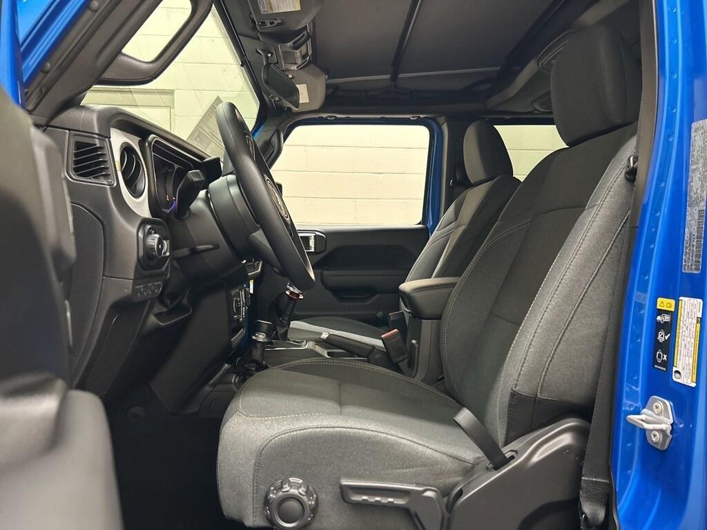 new 2025 Jeep Wrangler car