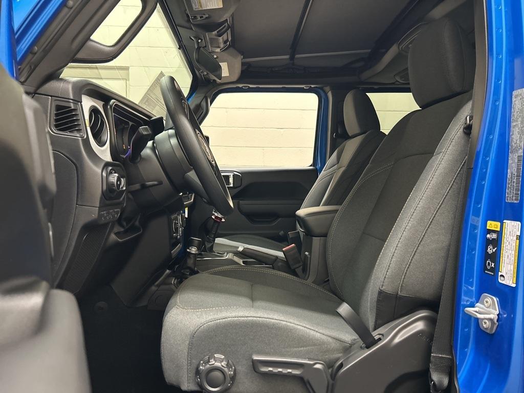 new 2025 Jeep Wrangler car