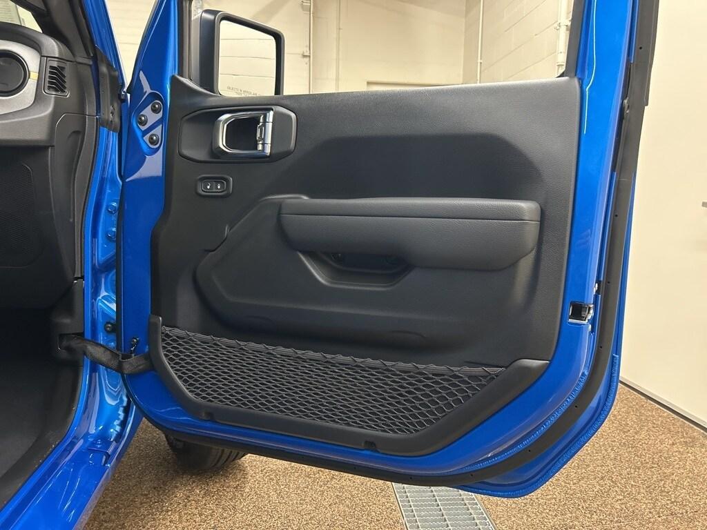 new 2025 Jeep Wrangler car
