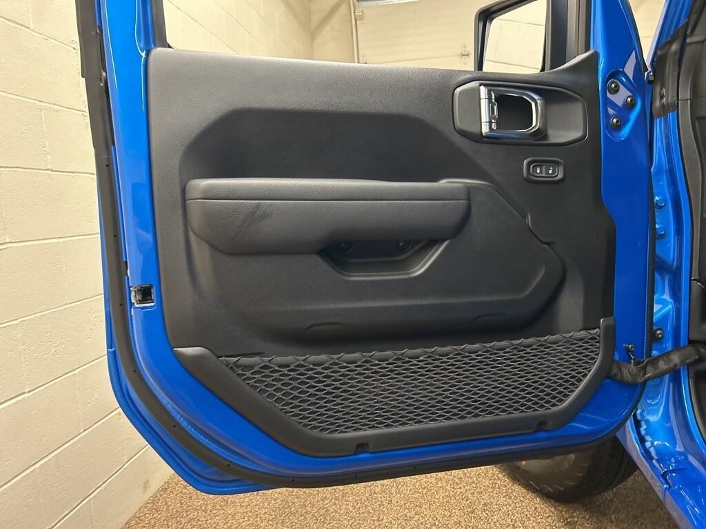 new 2025 Jeep Wrangler car