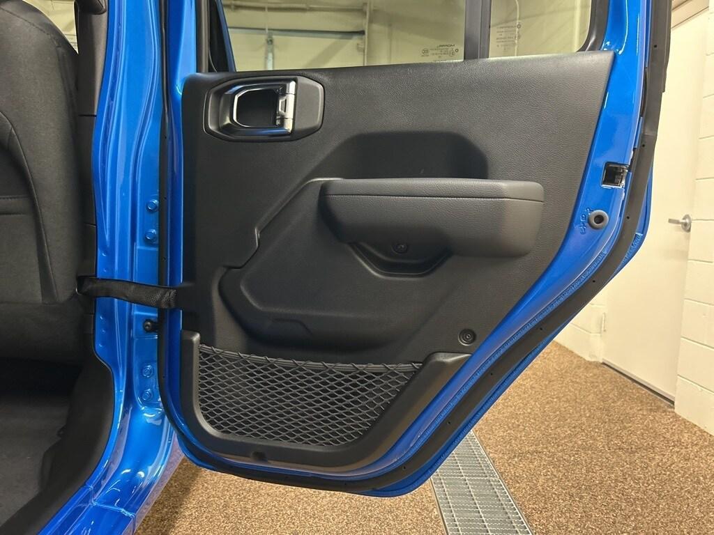 new 2025 Jeep Wrangler car