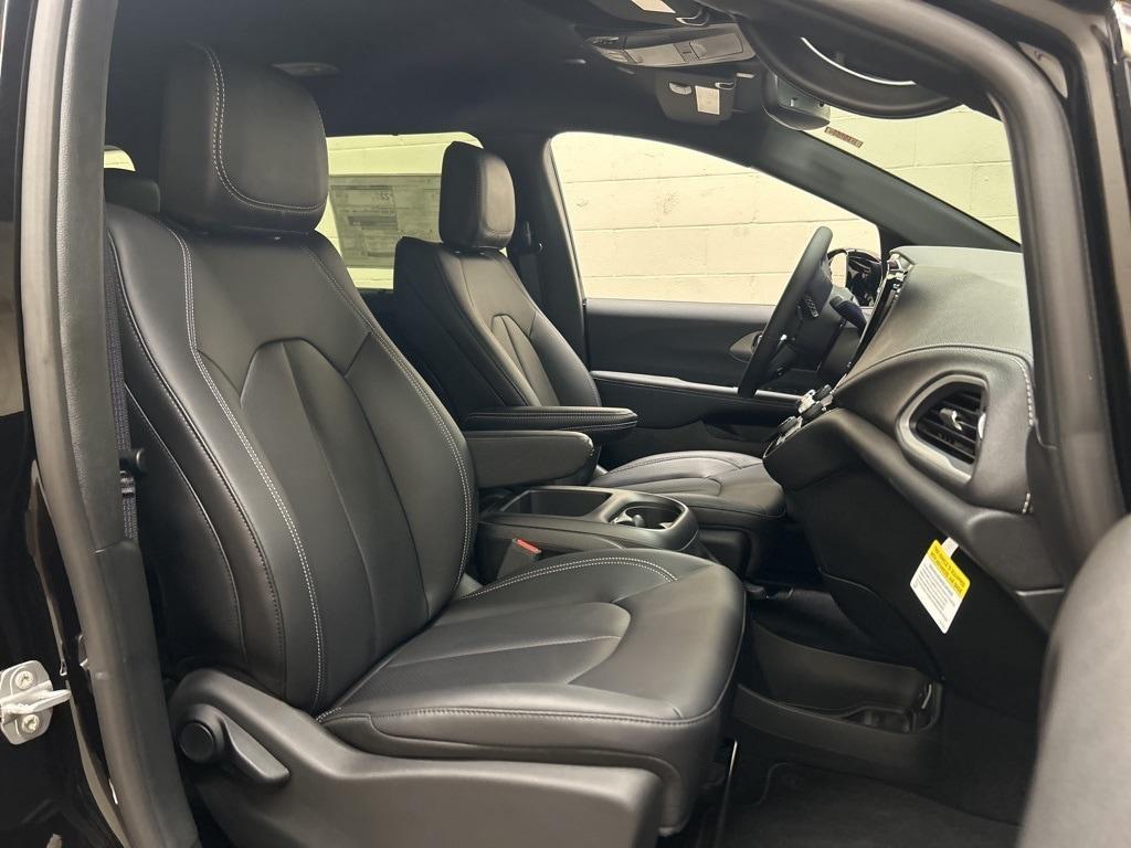 new 2025 Chrysler Pacifica car, priced at $41,311