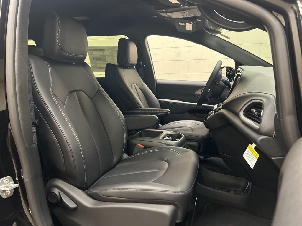 new 2025 Chrysler Pacifica car, priced at $41,311