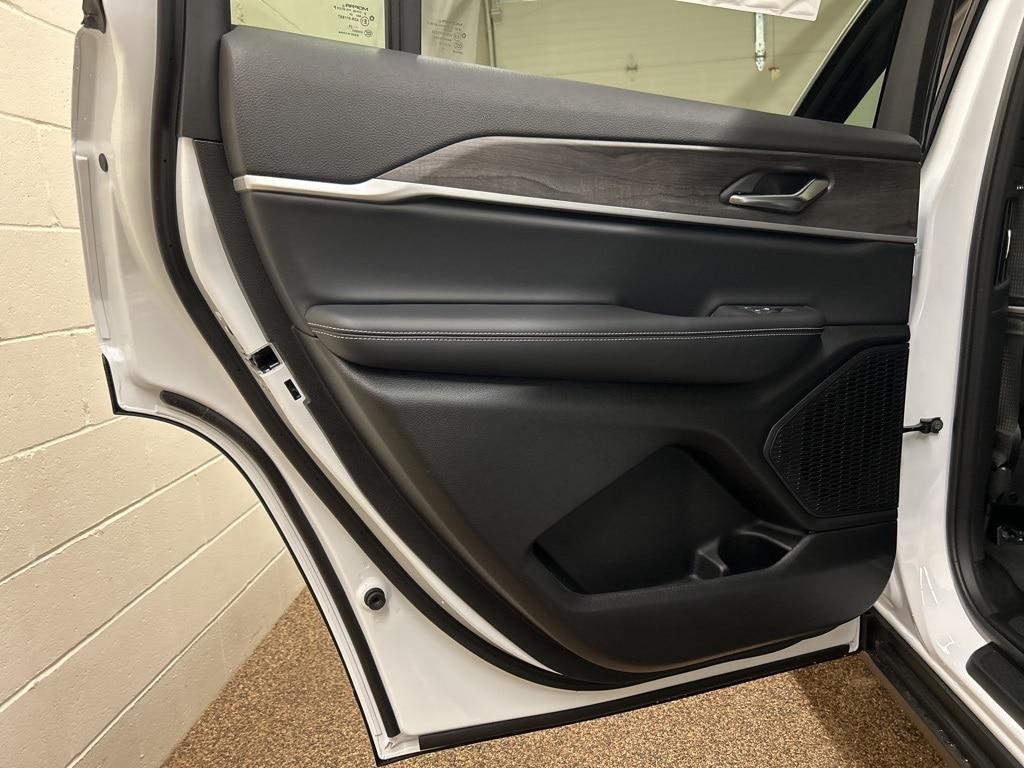 new 2025 Jeep Grand Cherokee L car, priced at $45,304