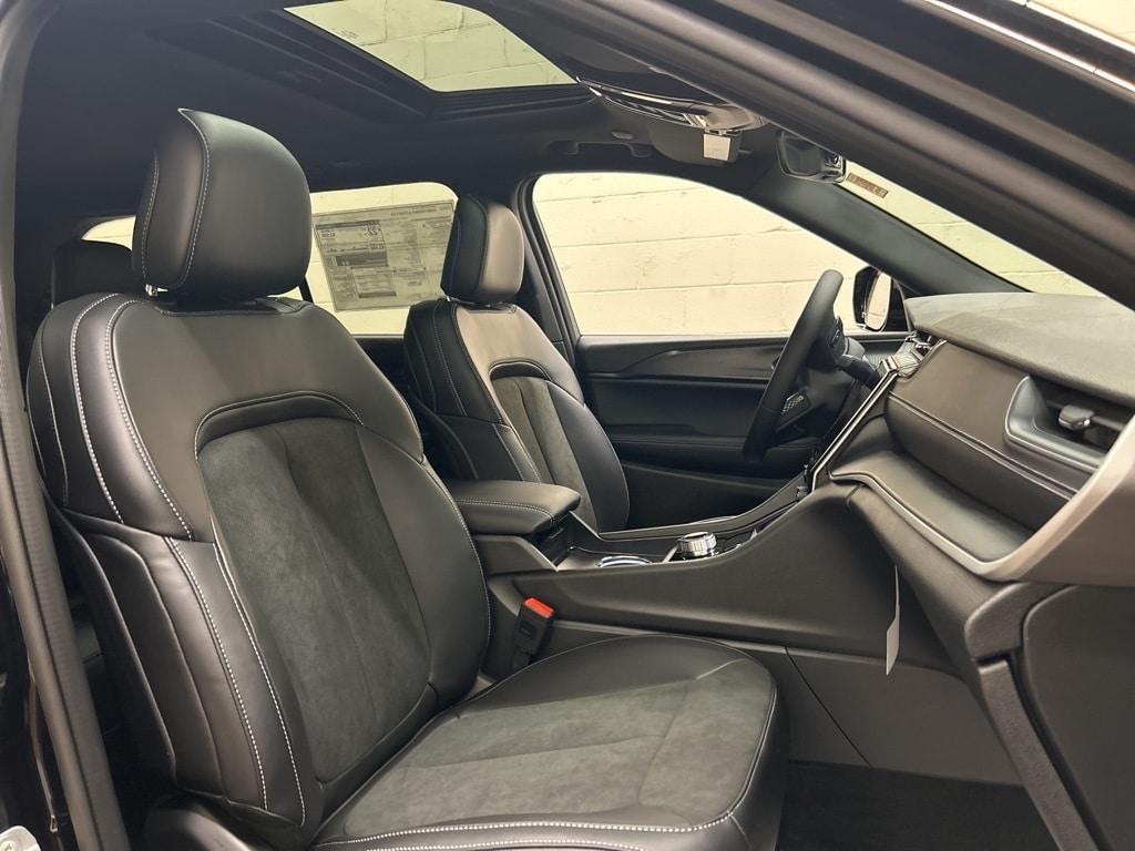 new 2025 Jeep Grand Cherokee car, priced at $43,354