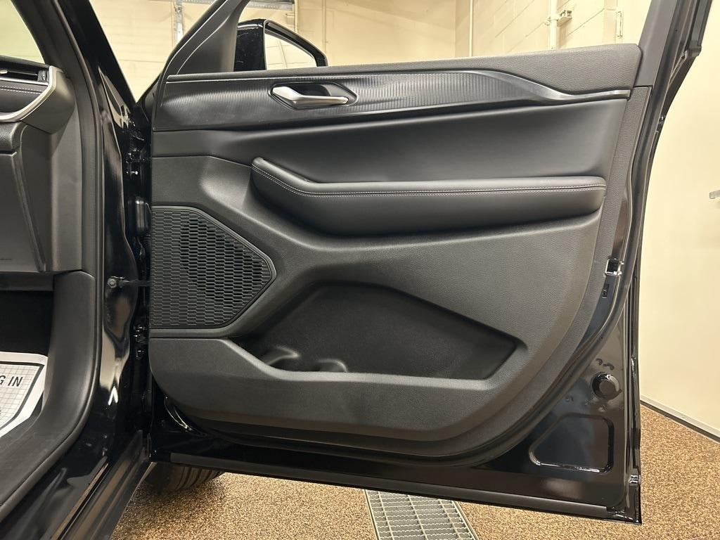 new 2025 Jeep Grand Cherokee car, priced at $43,354