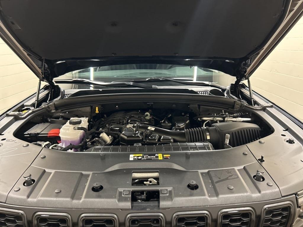 new 2025 Jeep Grand Cherokee car, priced at $43,354