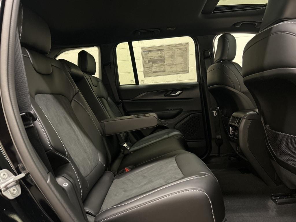 new 2025 Jeep Grand Cherokee car, priced at $43,354