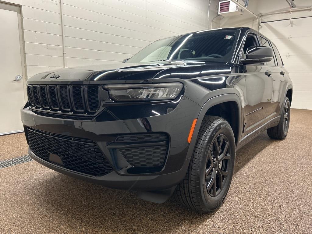 new 2025 Jeep Grand Cherokee car, priced at $43,354
