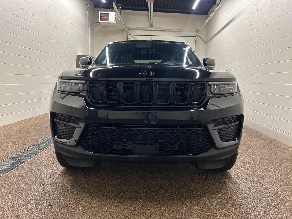 new 2025 Jeep Grand Cherokee car, priced at $43,354
