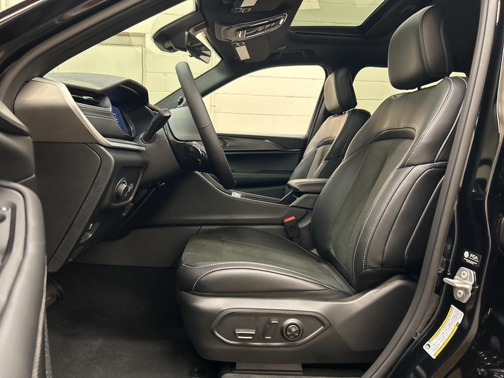 new 2025 Jeep Grand Cherokee car, priced at $43,354