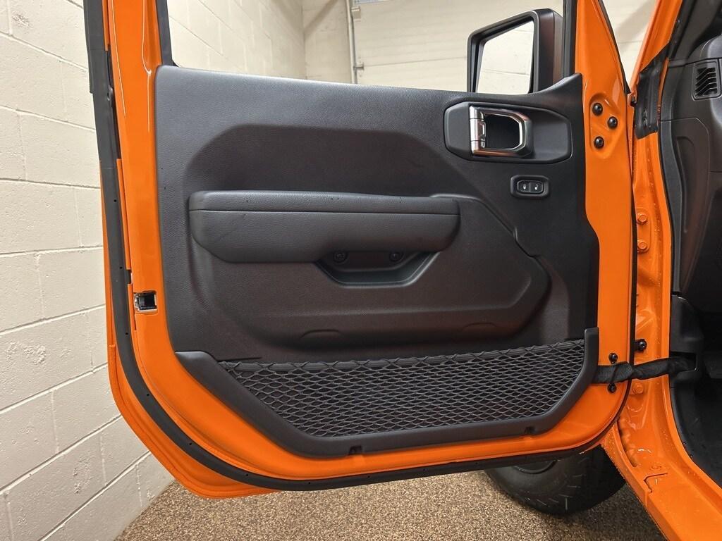 new 2025 Jeep Wrangler car