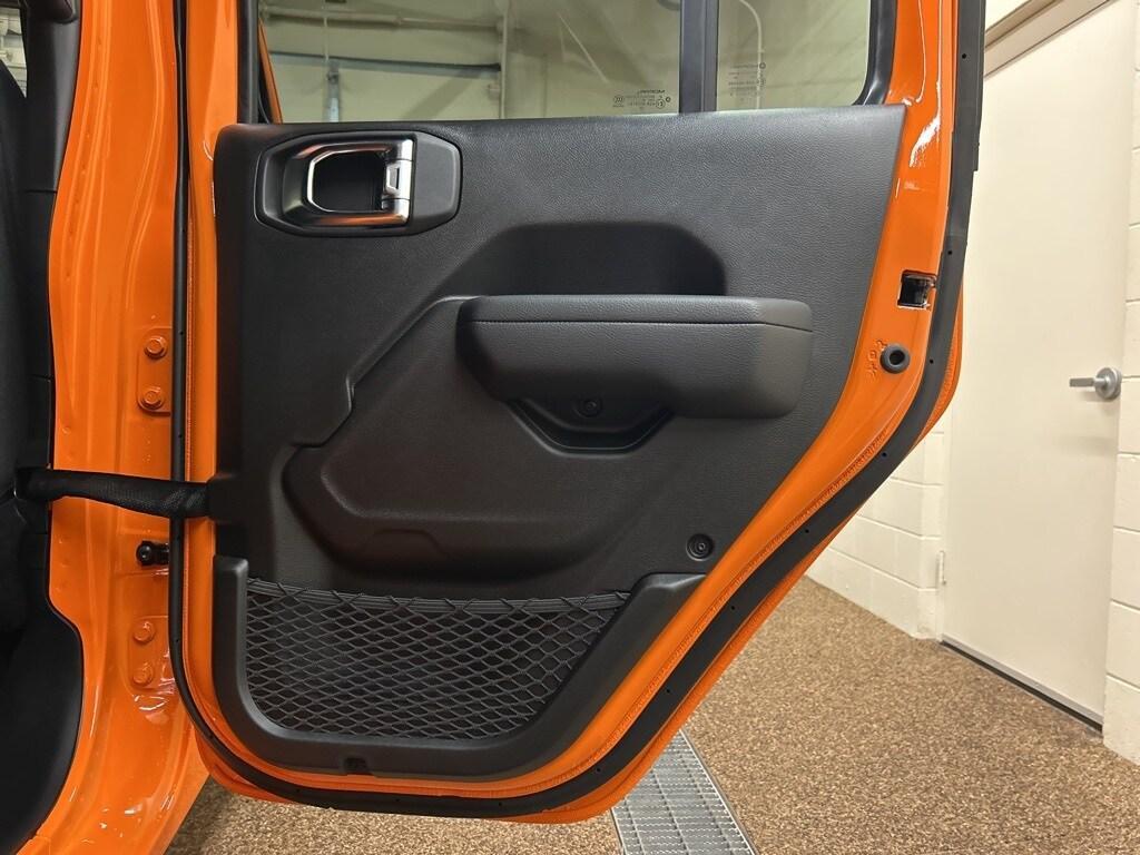 new 2025 Jeep Wrangler car