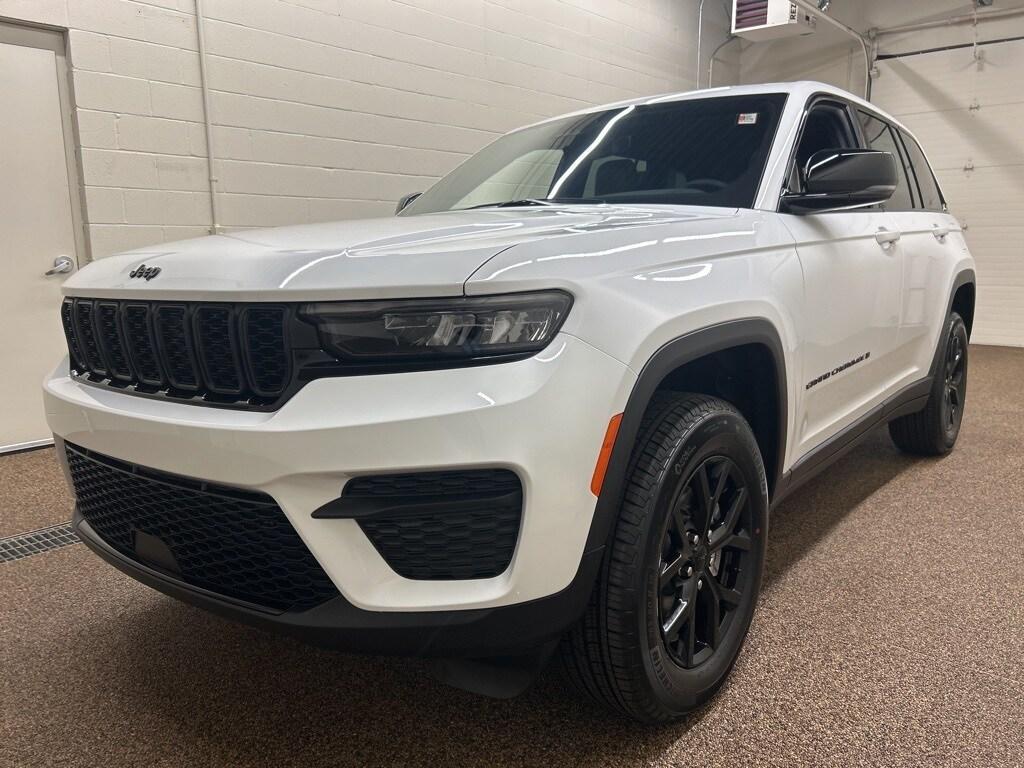 new 2025 Jeep Grand Cherokee car, priced at $40,693